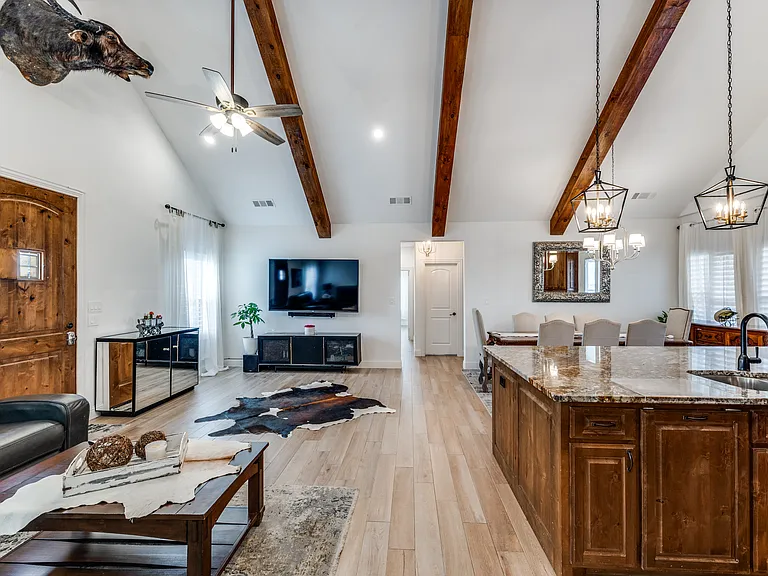 250 Alondrita St — Photo 18