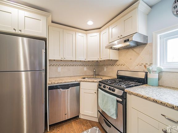 3rd image of 33 Henslers Ln