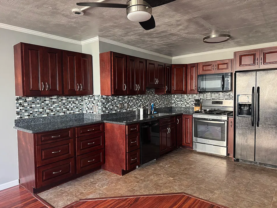 430 Lewers St #7B