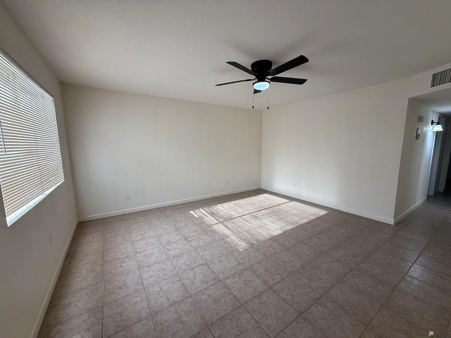 3 bed, 1.0 bath, 960 sqft, $1,350 — Photo 4