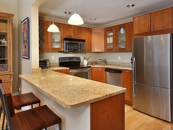 2nd image of 208 W Springfield St APT 3