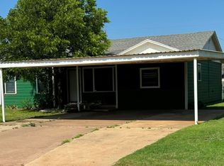 1311 Vernon St, Plainview, TX 79072