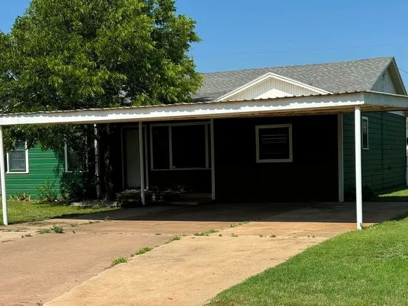 1311 Vernon St, Plainview, TX 79072