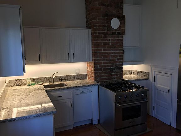 3rd image of 826 Cole St