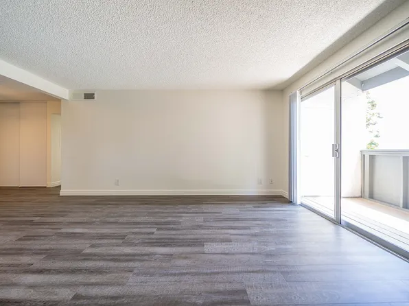 271 Weston Cir #21, Vista, CA 92083