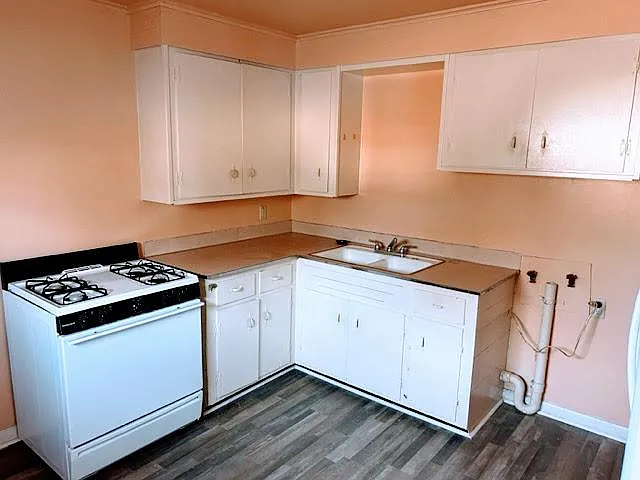 4205 N Locust St — Photo 4