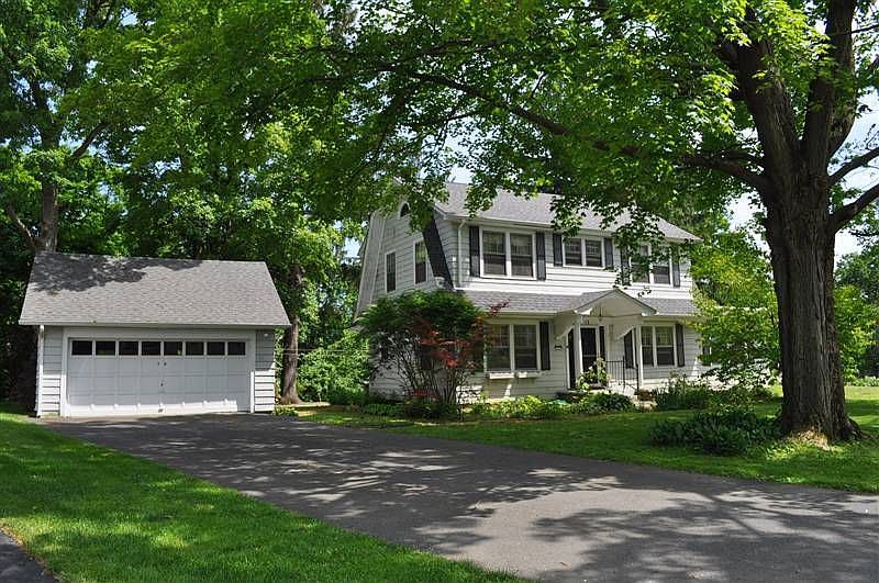 1st image of 13 Wintergreen Ave