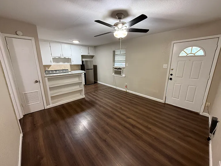 207 Wolf St #B — Photo 11