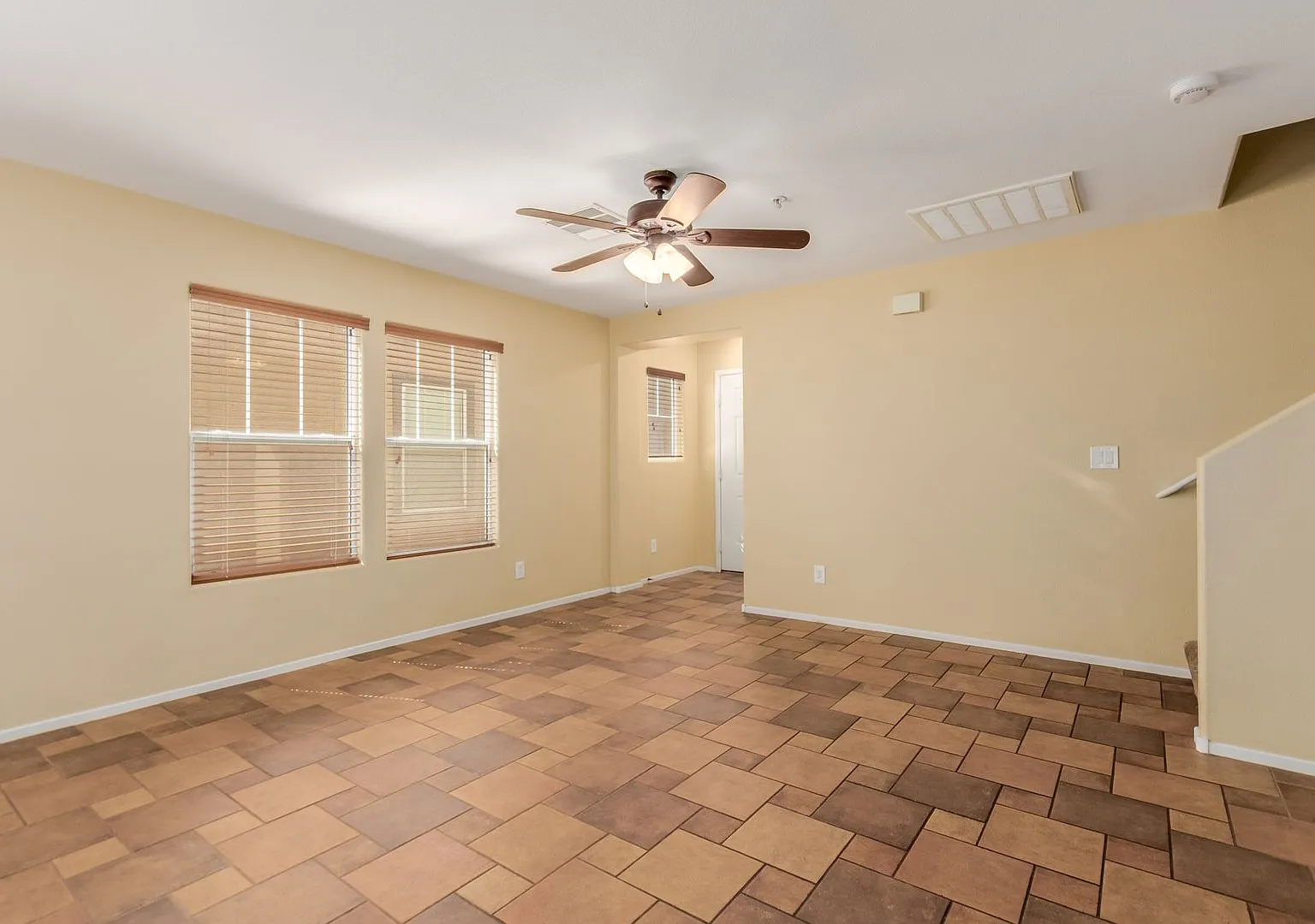 Gated 3 bedroom home in Paradise Hills Henderson — Photo 4