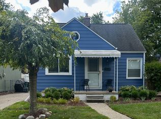 77 Charlevoix St, Clawson, MI 48017