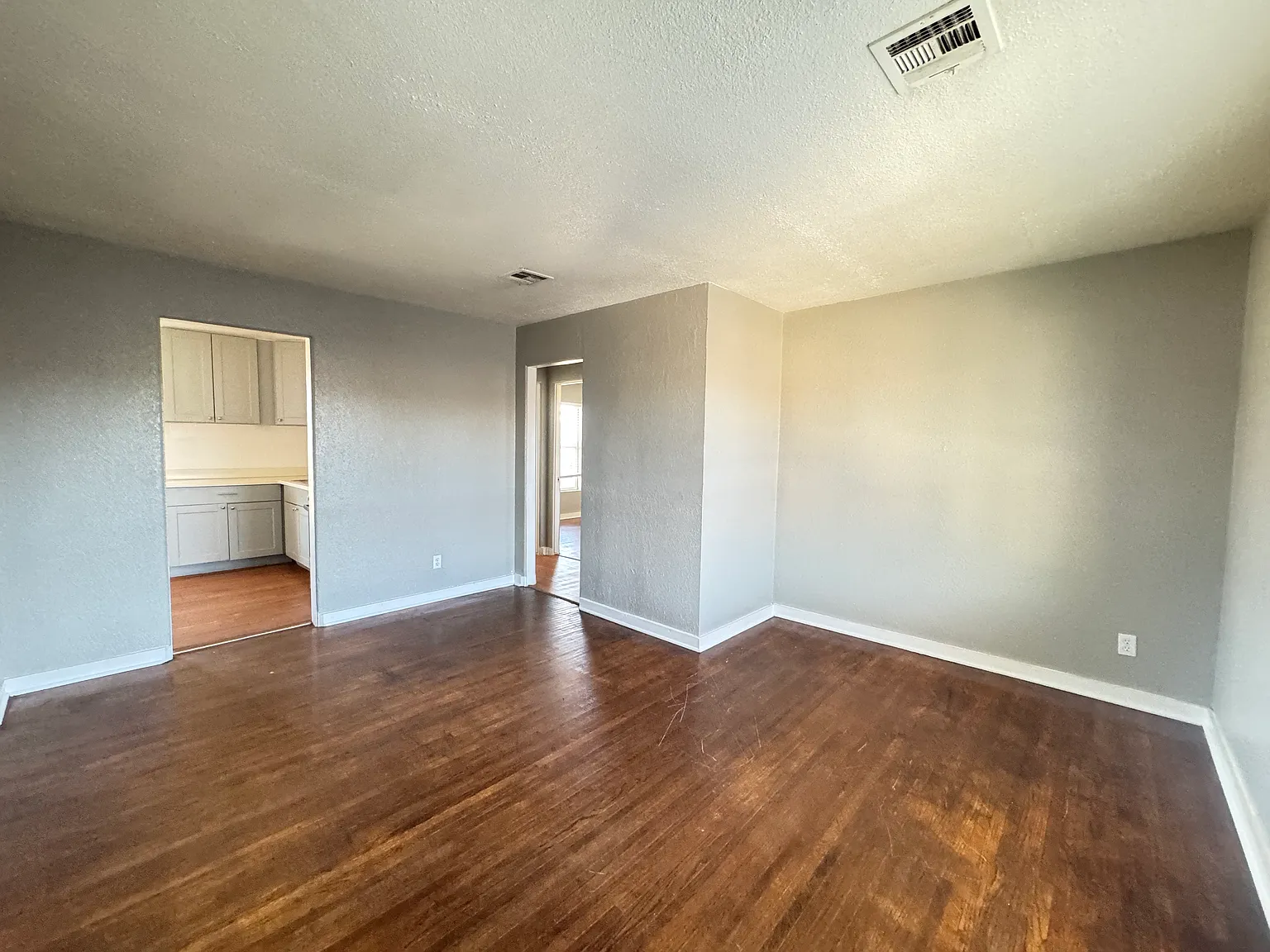 2 bed, 725 sqft, $845 — Photo 2