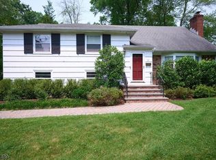 16 Byron Pl, Livingston, NJ 07039