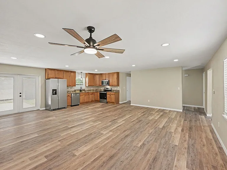2850 Starlight Dr — Photo 3
