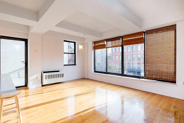 Rented by Stile Real Estate, LLC | media 16