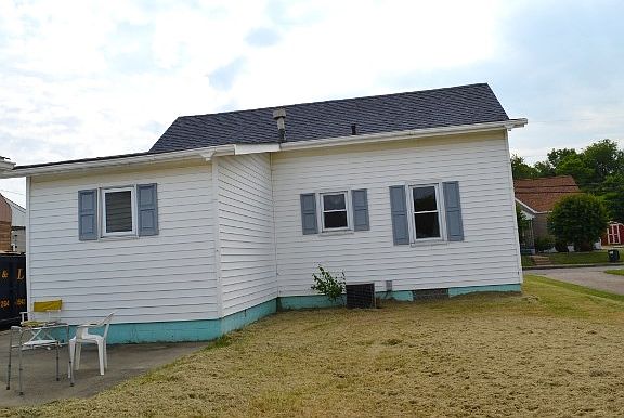 3rd image of 240 Heights St