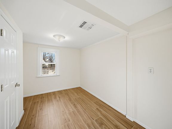 5th image of 75 Lakeview Ter