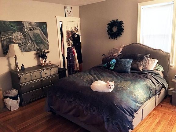 Living Room (currently being used as bedroom)