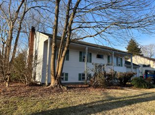 17 5th Ave, Waterford, CT 06385