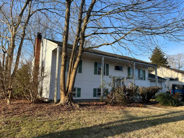 17 Fifth Avenue, Waterford, CT 06385