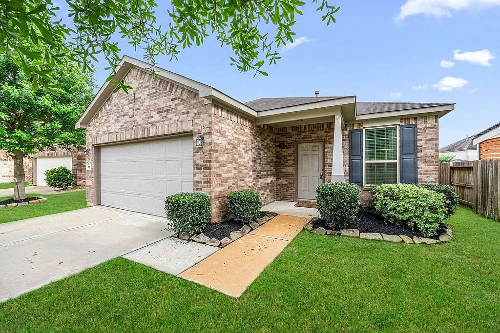 3 bed, 1450 sqft, $2,200 — Photo 1