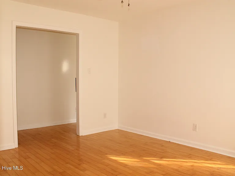 1624 E Indiana Ave #13 — Photo 17