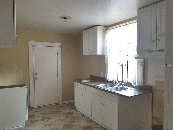 3rd image of 3113 E North Bay St