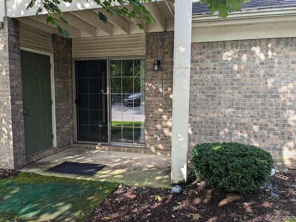 1 bed, 1.0 bath, 716 sqft, $1,295 — Photo 3