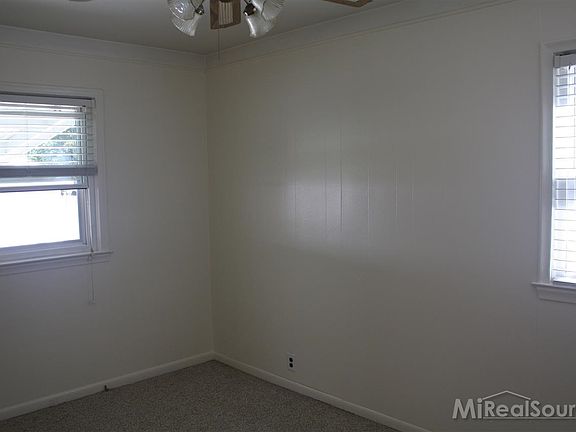 5th image of 19445 Woodland St