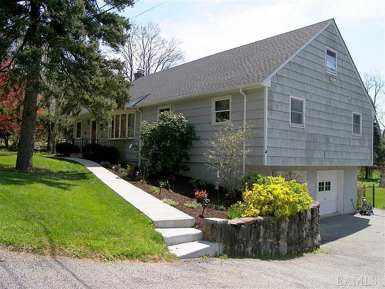 1st image of 12 Meadow Ln