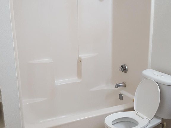 4th image of 642 J St APT 1
