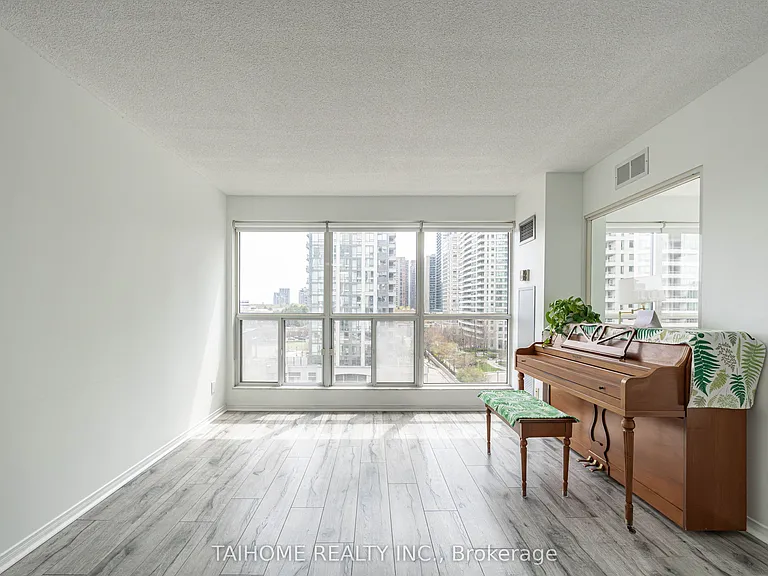 28 Hollywood Ave #809 — Photo 6