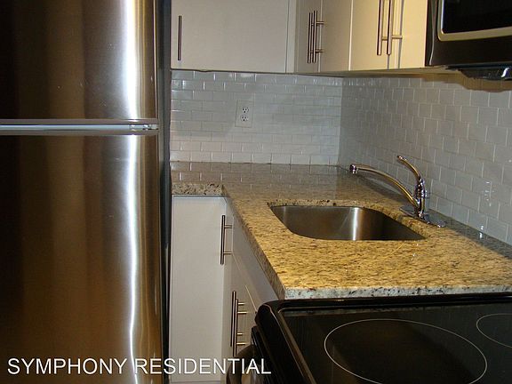 4th image of 1941 NE 51st St APT 46