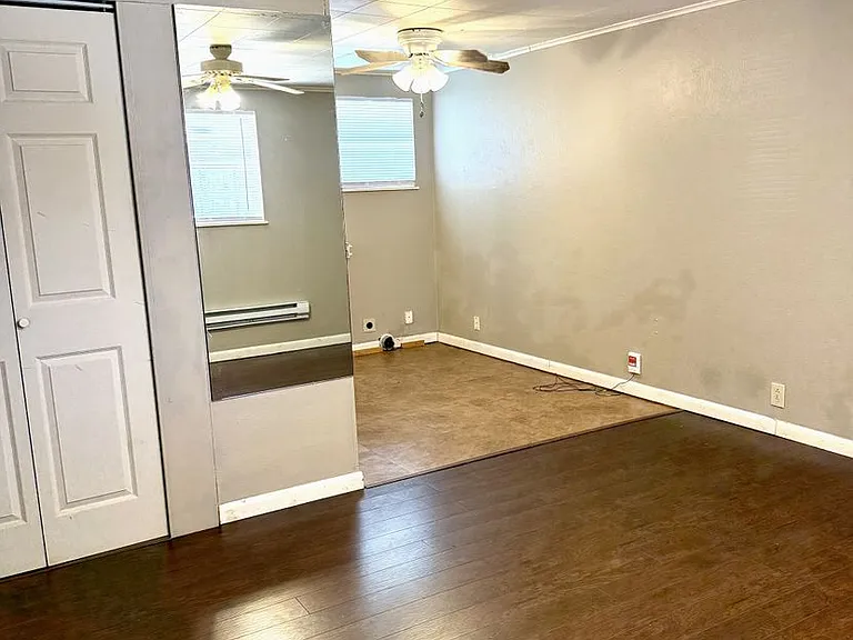 709 N Broadway St — Photo 8