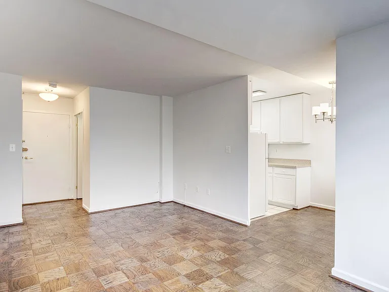Hill House Apartments — Photo 6