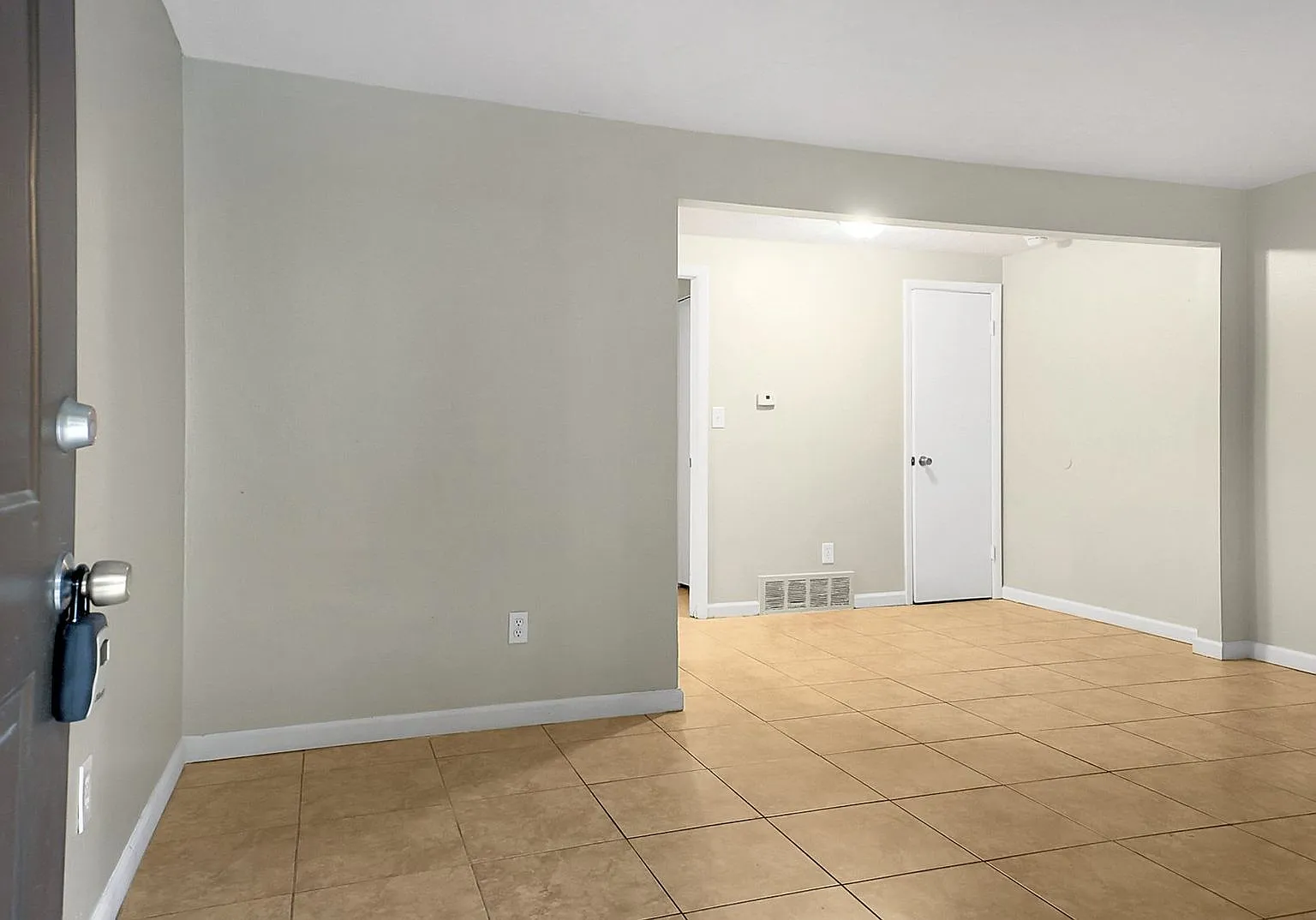 1 Bedroom Affordable Housing Apartment — Photo 4