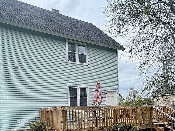 5th image of 90 Pleasant St #2
