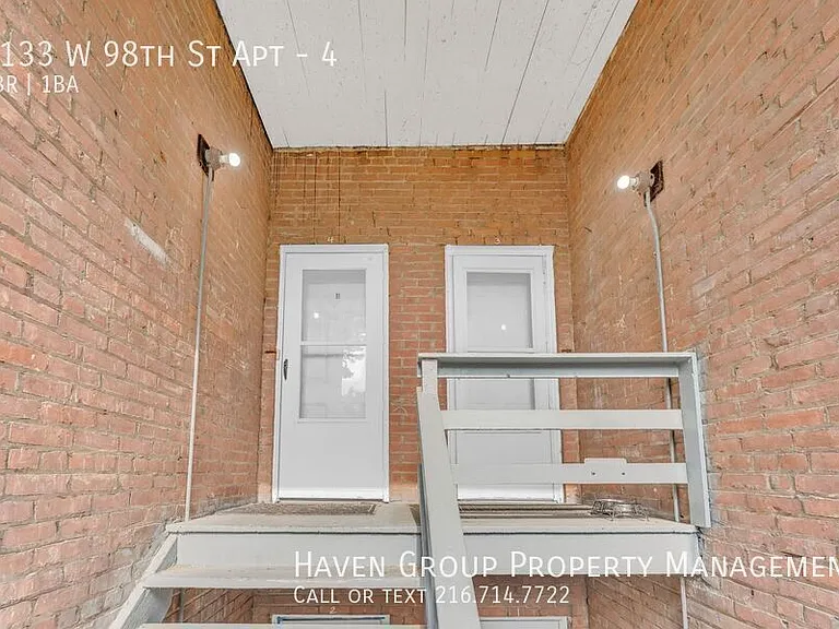 2133 W 98th St #4 — Photo 4