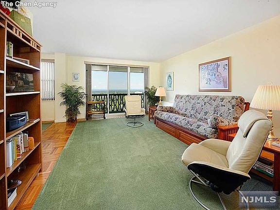 2nd image of 2000 Linwood Ave APT 17B
