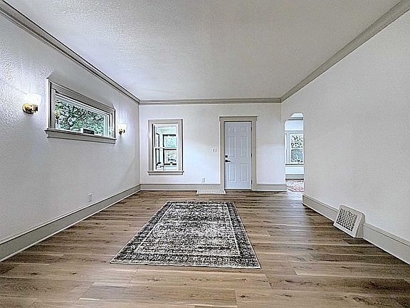 4th image of 811 Randall Pl
