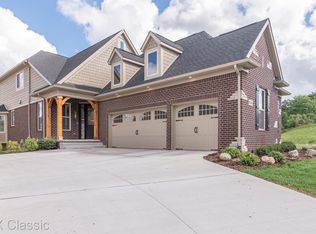 8220 Stoney Creek Dr UNIT 22, South Lyon, MI 48178