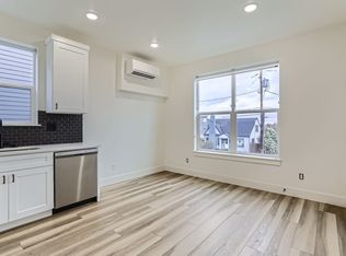 9060 NE Hoyt St #8, Portland, OR 97220