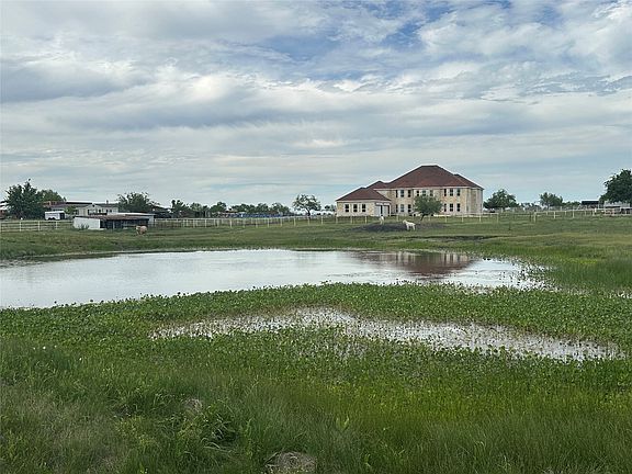 4th image of 241 Gentry Rd