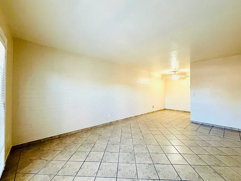 Desert Atrium - Studios, 1 Bedrooms and 2 Bedrooms in Great Location! Community Pool! — Photo 22