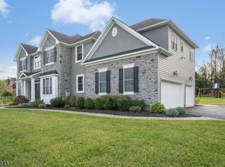 4 Dale Dr, Flemington, NJ 08822