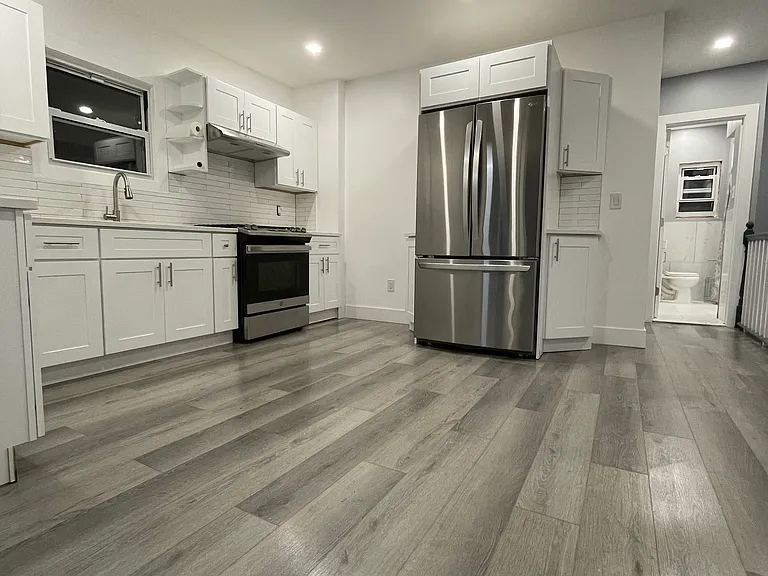 410 Port Richmond Ave #2 — Photo 16