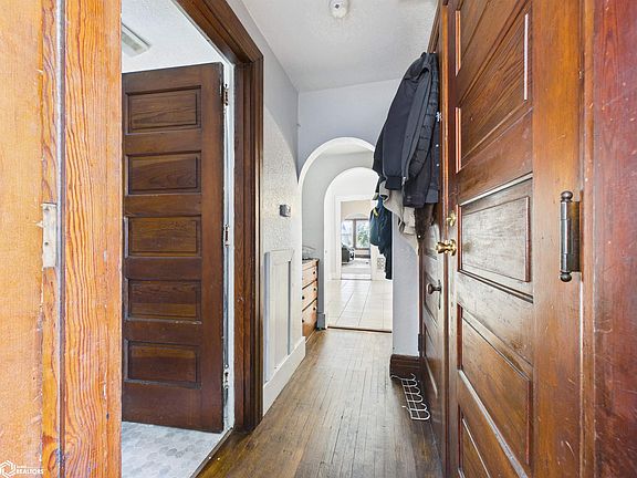 4th image of 717 Franklin St