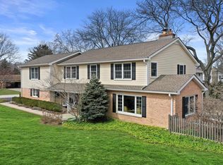 1000 E Dean Rd, Fox Pt, WI 53217