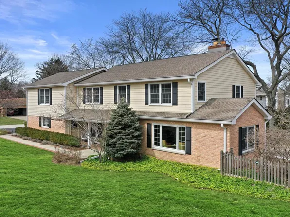1000 East Dean ROAD, Fox Point, WI 53217