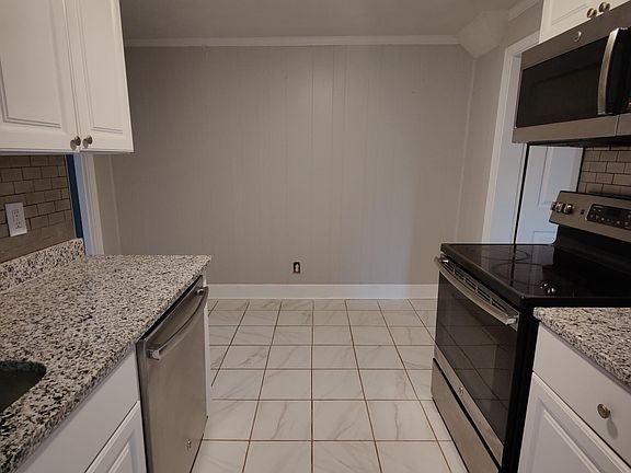 5th image of 180 Grove Ave #180