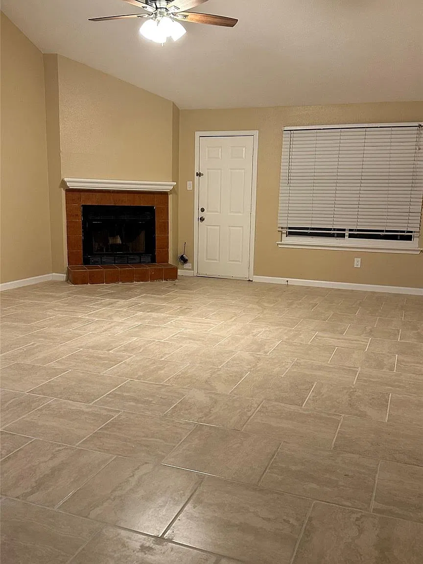 3 bed, 2.0 bath, 1421 sqft, $1,920 — Photo 2